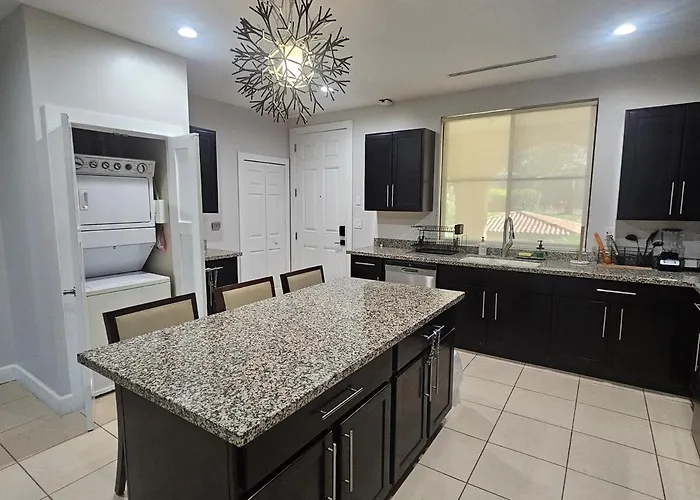 Pacifico Breezy Palms Apartment