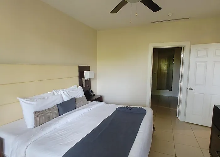 Pacifico Breezy Palms Apartment
